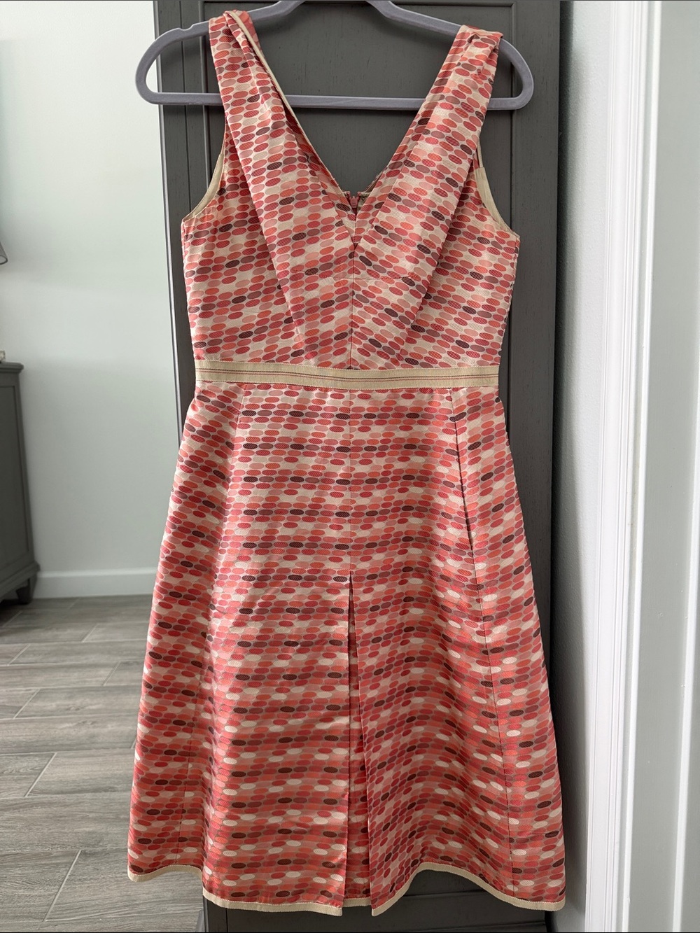 Lida Baday - 100% Silk , size 6 Sleeveless Coral Patterned V-Neck A-Line Dress